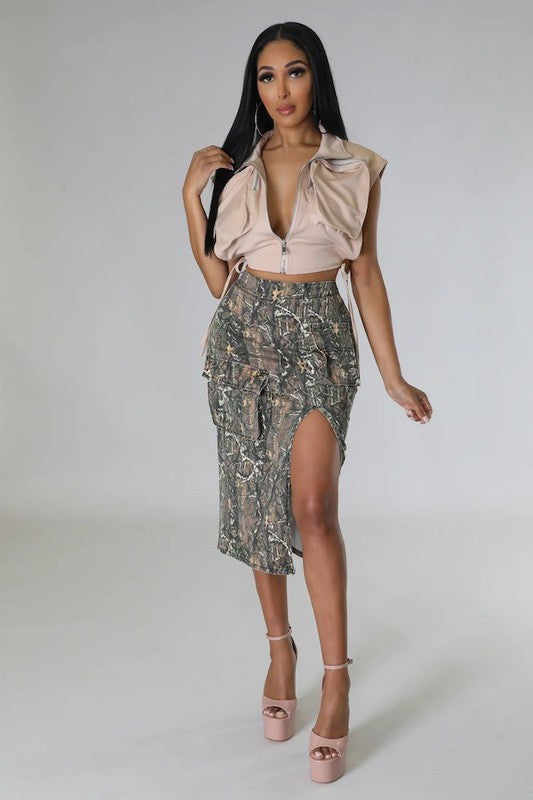 CARGO MIDI SKIRT IN WOODLAND CAMO