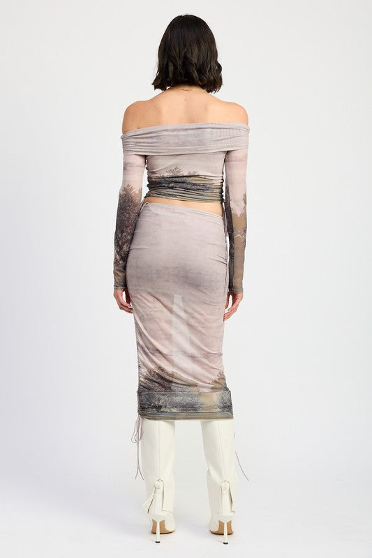 PRINTED OFF THE SHOUDER RUCHED TOP