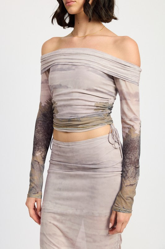 PRINTED OFF THE SHOUDER RUCHED TOP