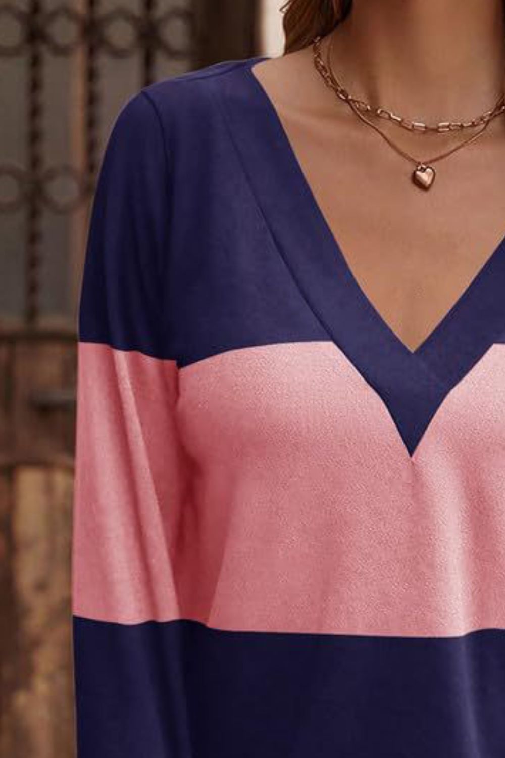 V-NECK LONG SLEEVE TOP