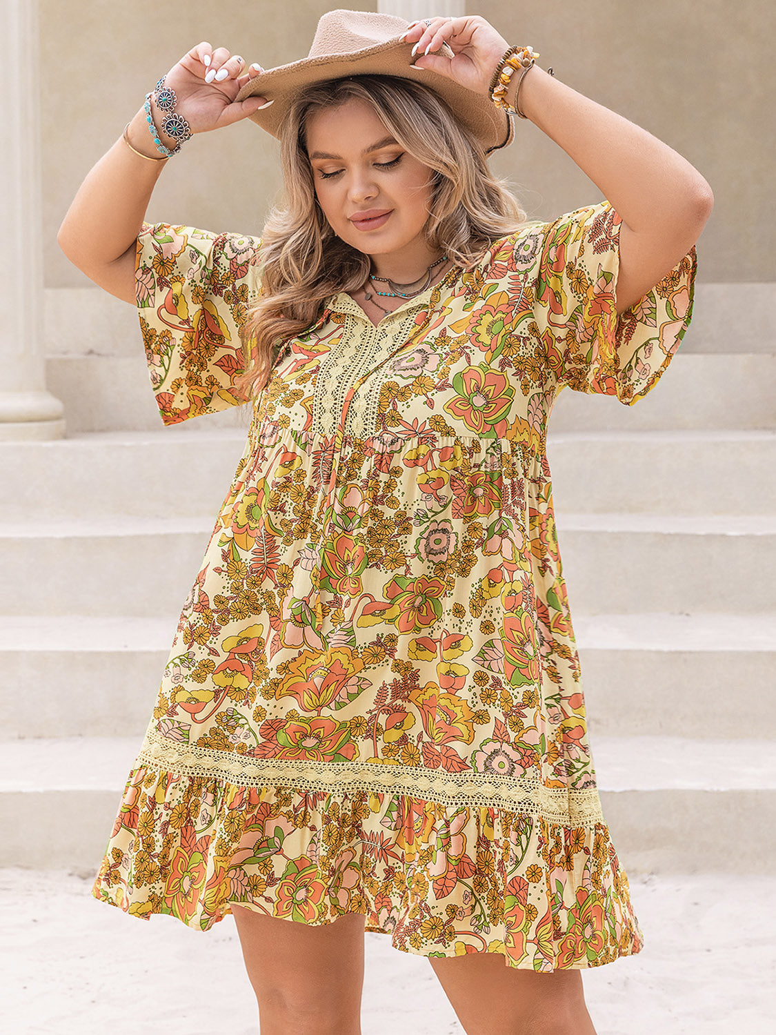 PLUS SIZE PRINTED TIE NECK SHORT SLEEVE MINI DRESS
