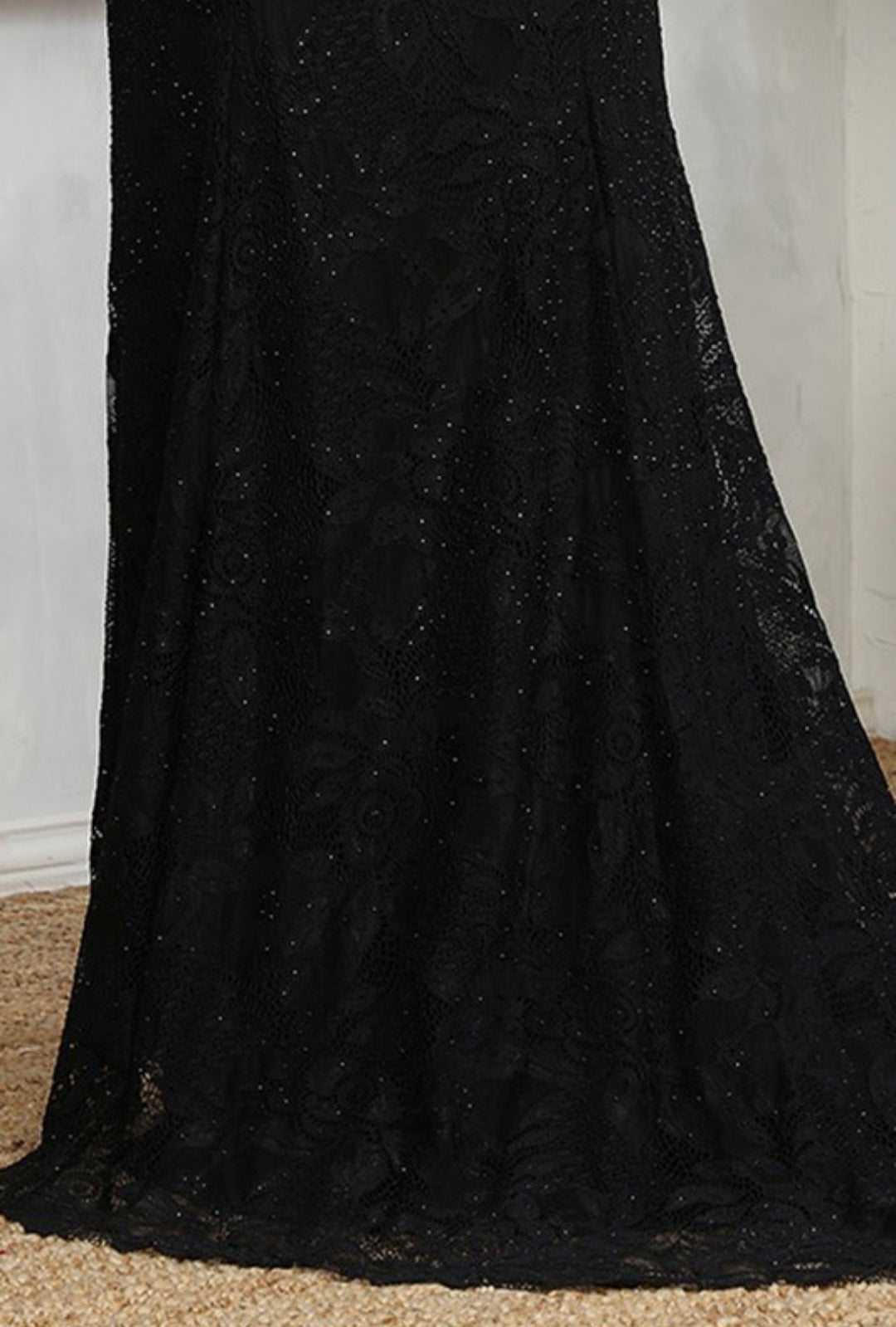 SLEEVELESS LACE GOWN