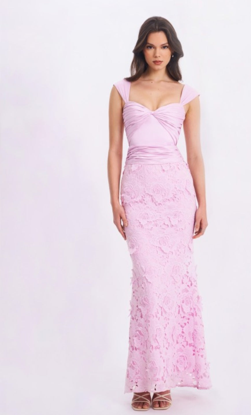 MISS CIRCLE DAHLIA OF THE SHOULDER GOWN