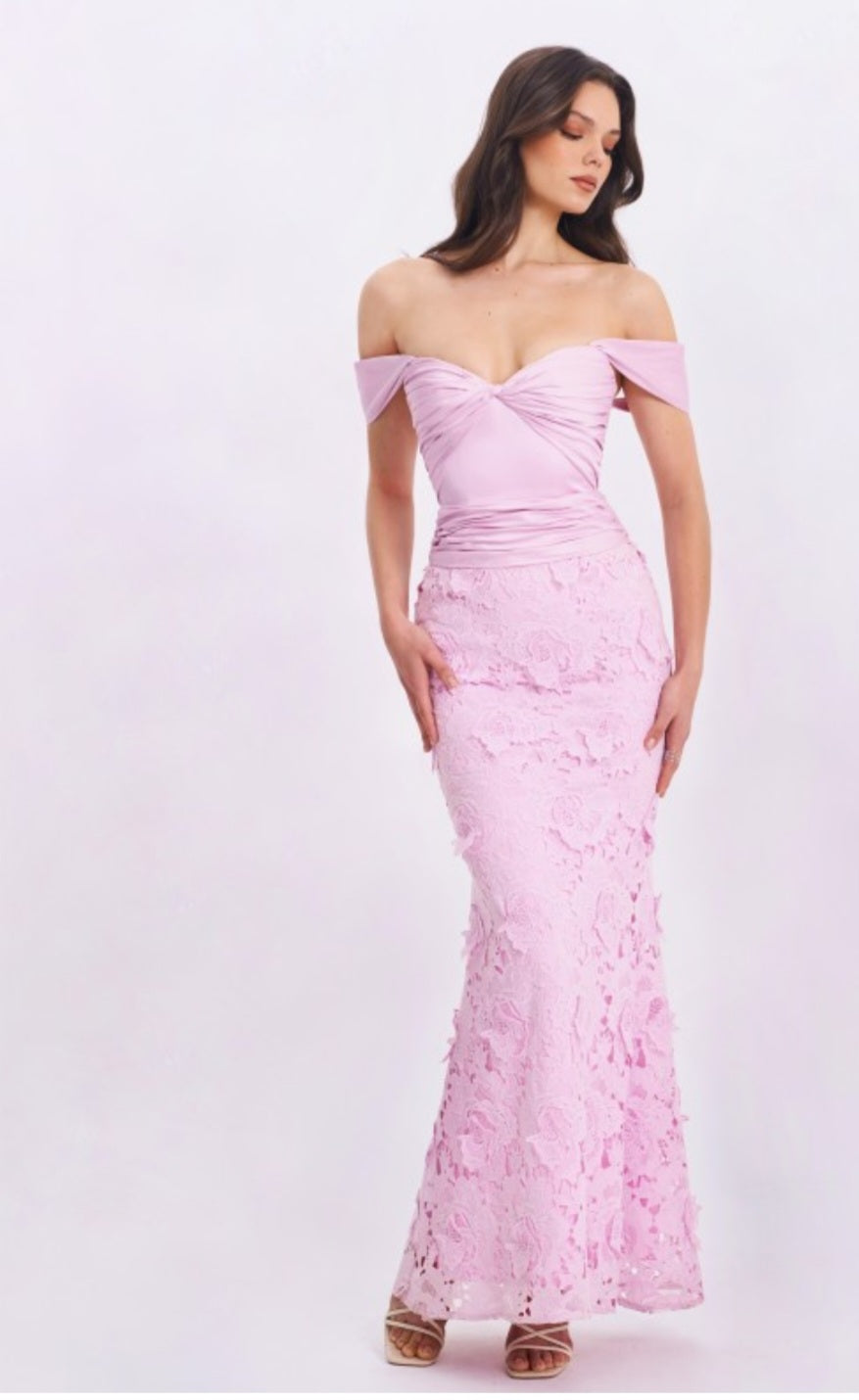MISS CIRCLE DAHLIA OF THE SHOULDER GOWN