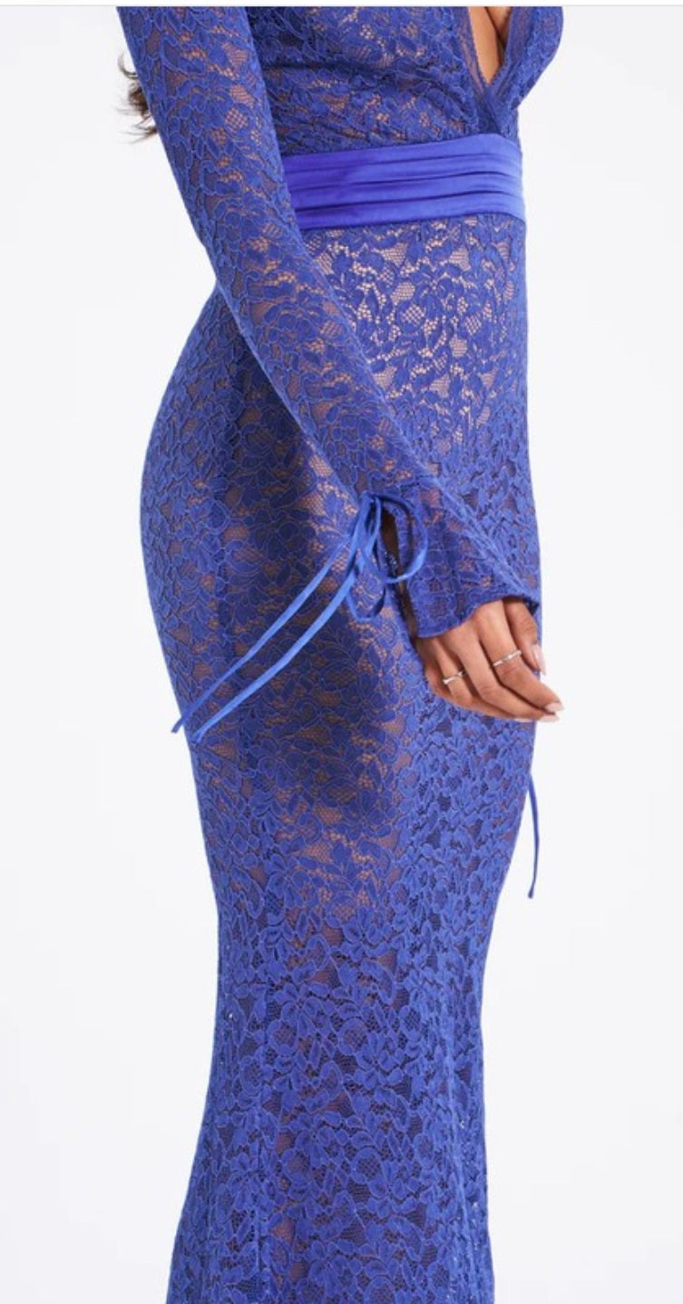 MISS CIRCLE GIADA DEEP V LACE MAXI DRESS
