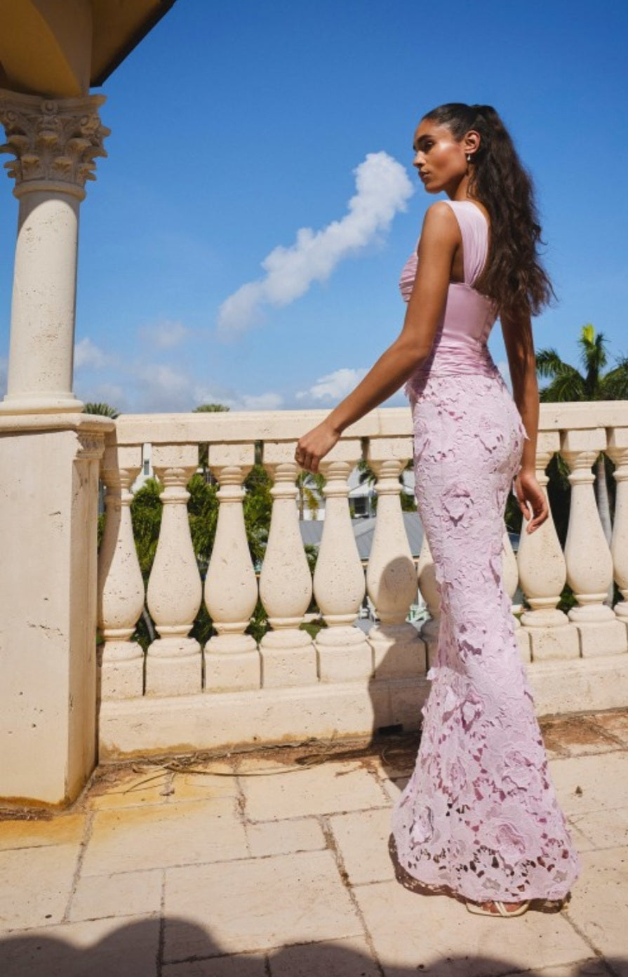 MISS CIRCLE DAHLIA OF THE SHOULDER GOWN