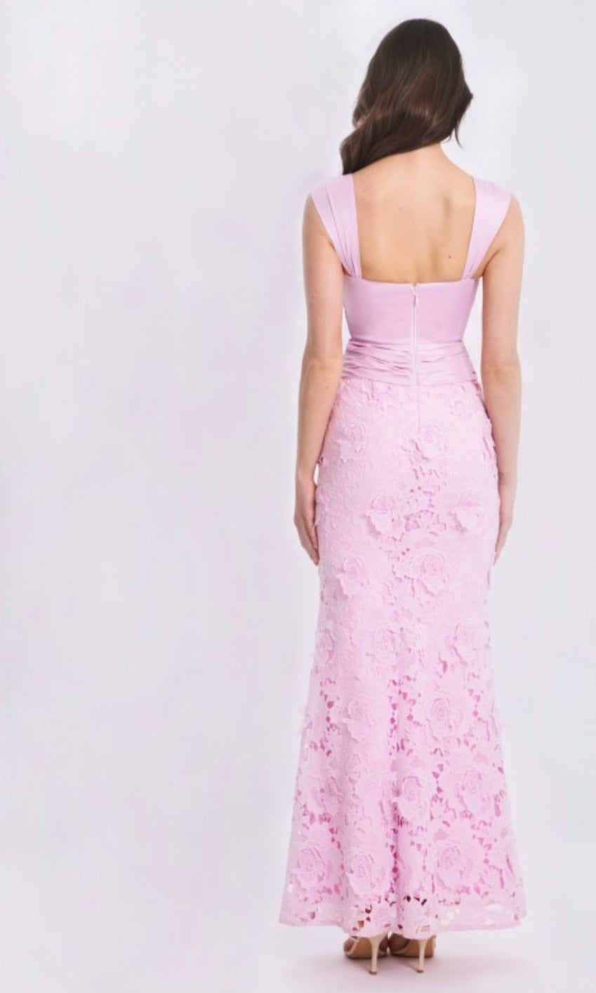 MISS CIRCLE DAHLIA OF THE SHOULDER GOWN