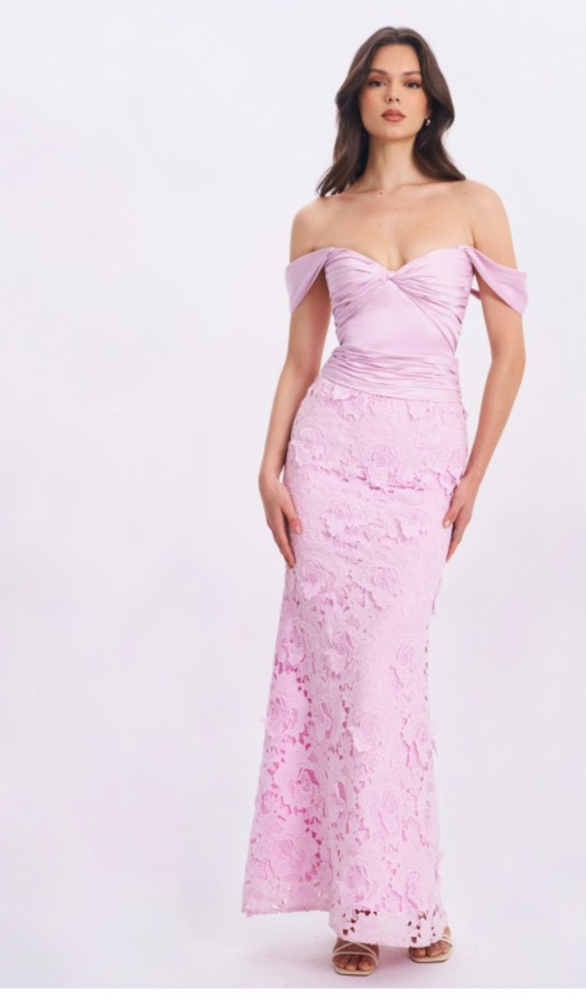 MISS CIRCLE DAHLIA OF THE SHOULDER GOWN