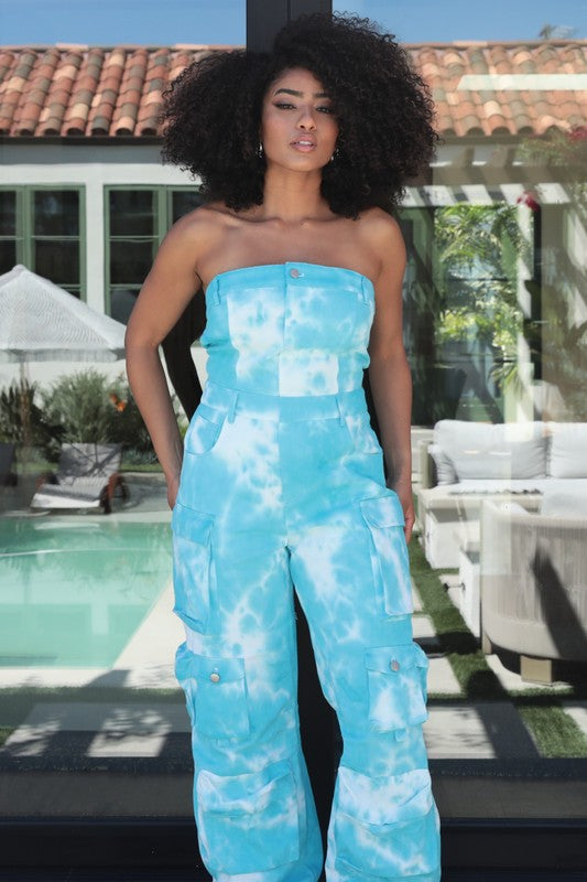 TYE DYE STRAPLESS UTILITY JUMPSUIT.