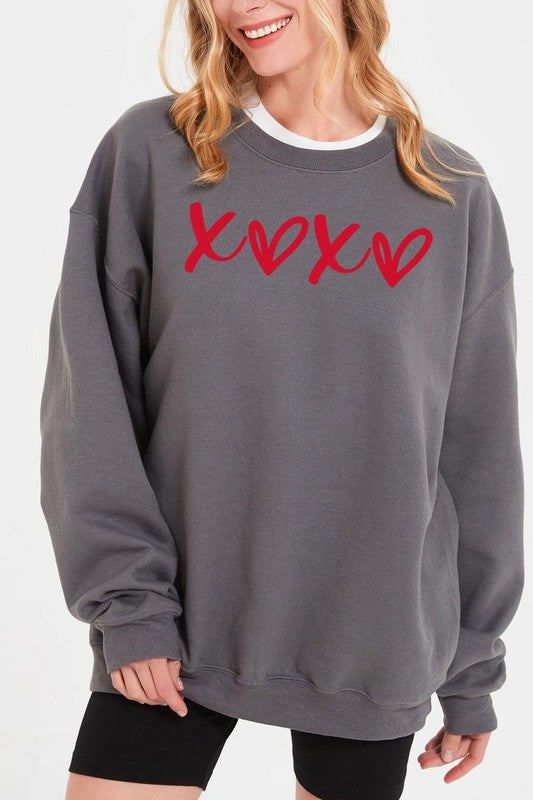 XOXO GRAPHIC SWEATSHIRT