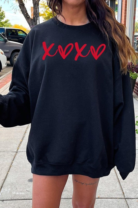 XOXO GRAPHIC SWEATSHIRT