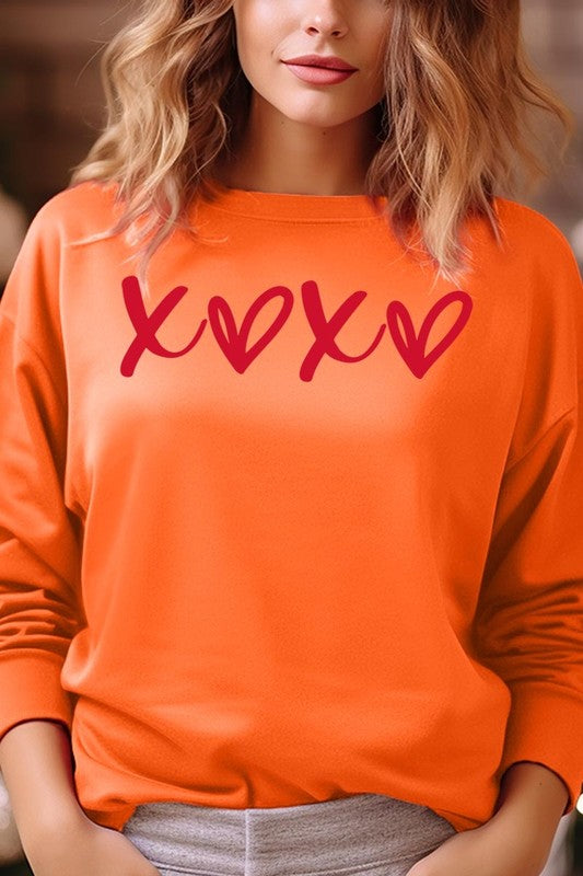 XOXO GRAPHIC SWEATSHIRT