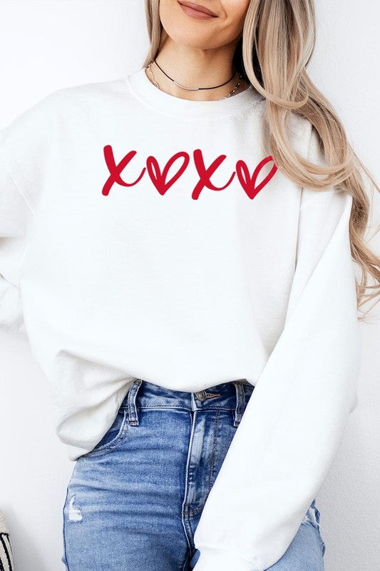 XOXO GRAPHIC SWEATSHIRT