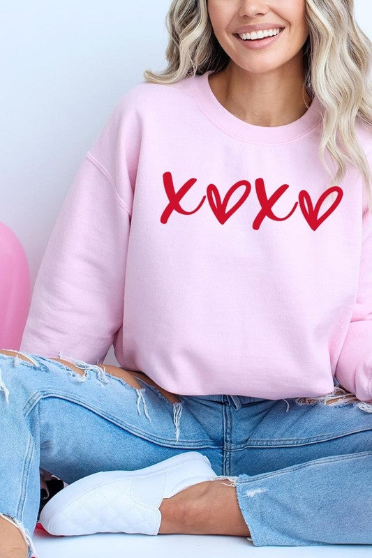 XOXO GRAPHIC SWEATSHIRT