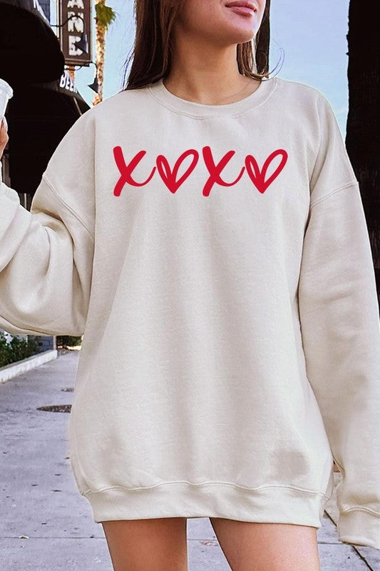 XOXO GRAPHIC SWEATSHIRT