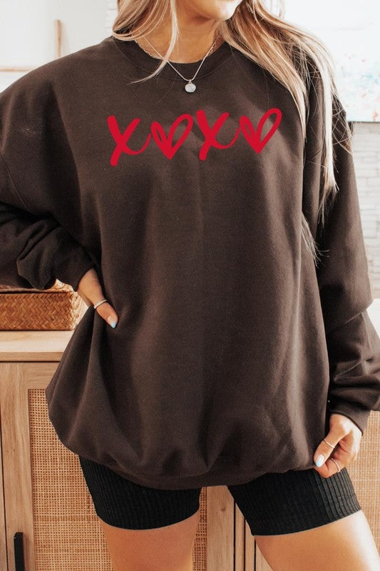 XOXO GRAPHIC SWEATSHIRT