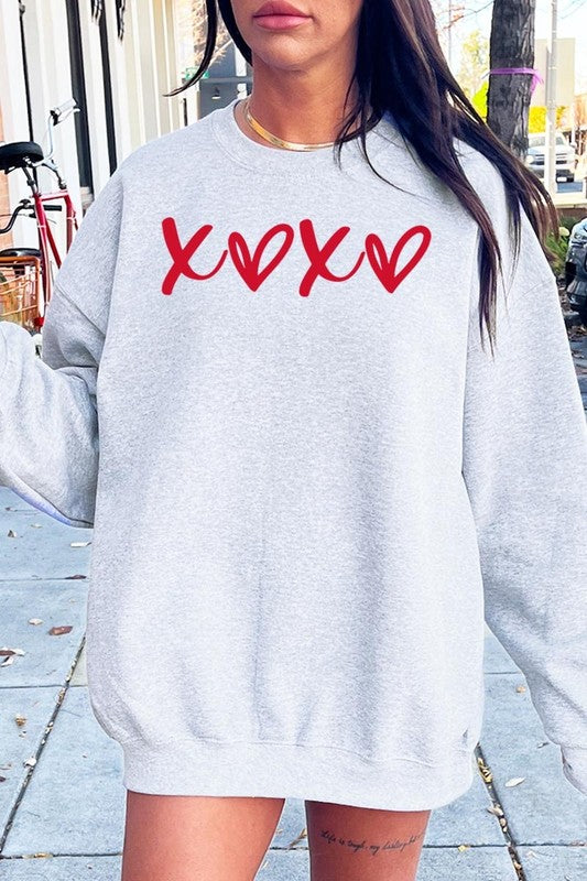 XOXO GRAPHIC SWEATSHIRT