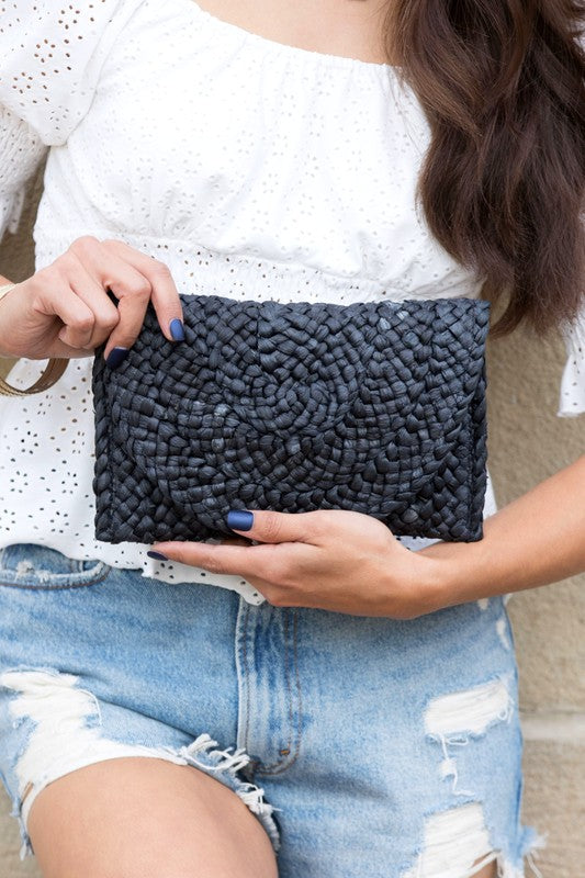 FOLD  OVER STRAW CLUTCH