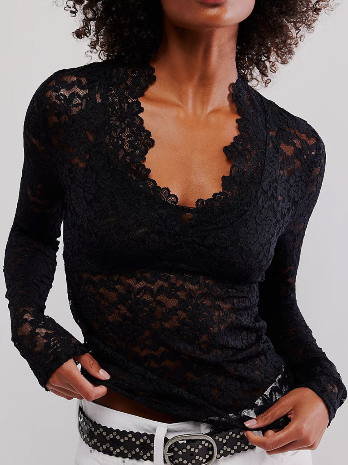 V-NECK LONG SLEEVE LACE TOP