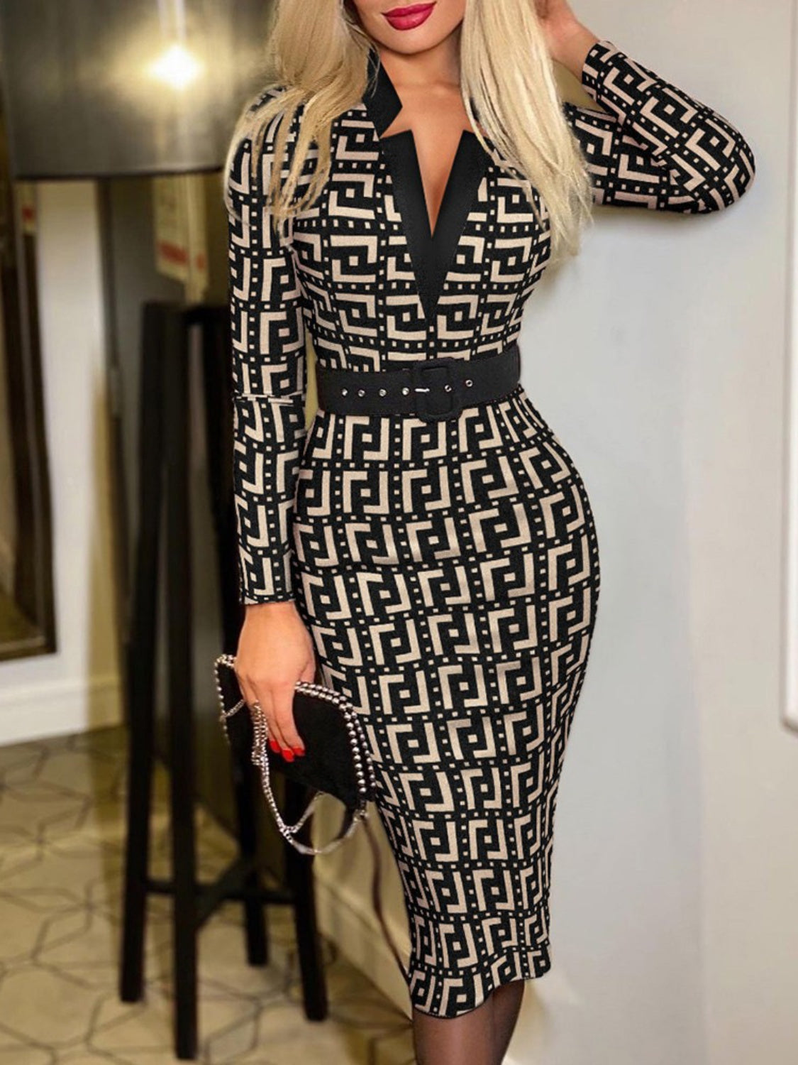 PRINTED NOTCHED LONG SLEEVE MIDI DRESS