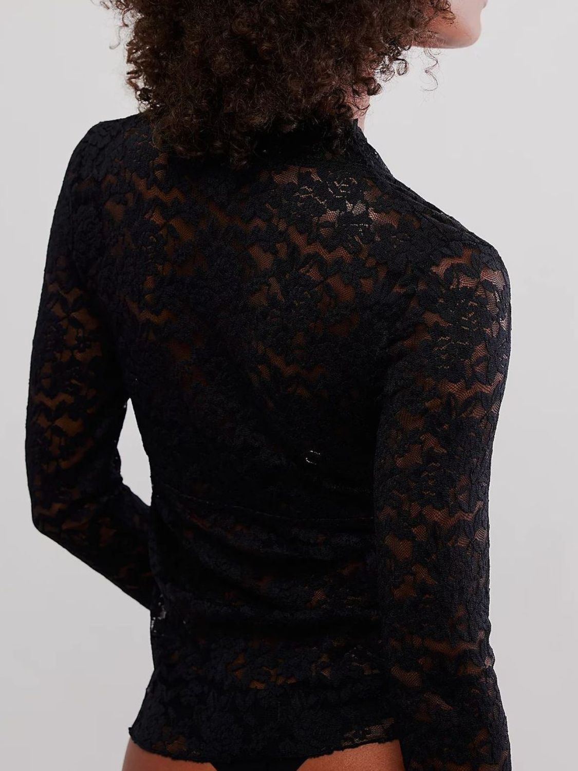 V-NECK LONG SLEEVE LACE TOP