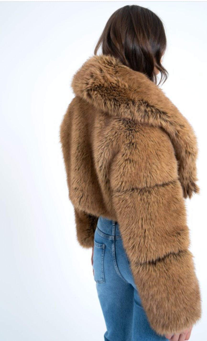 MISS CIRCLE YADAVI VEGAN FUR CROPPED JACKET