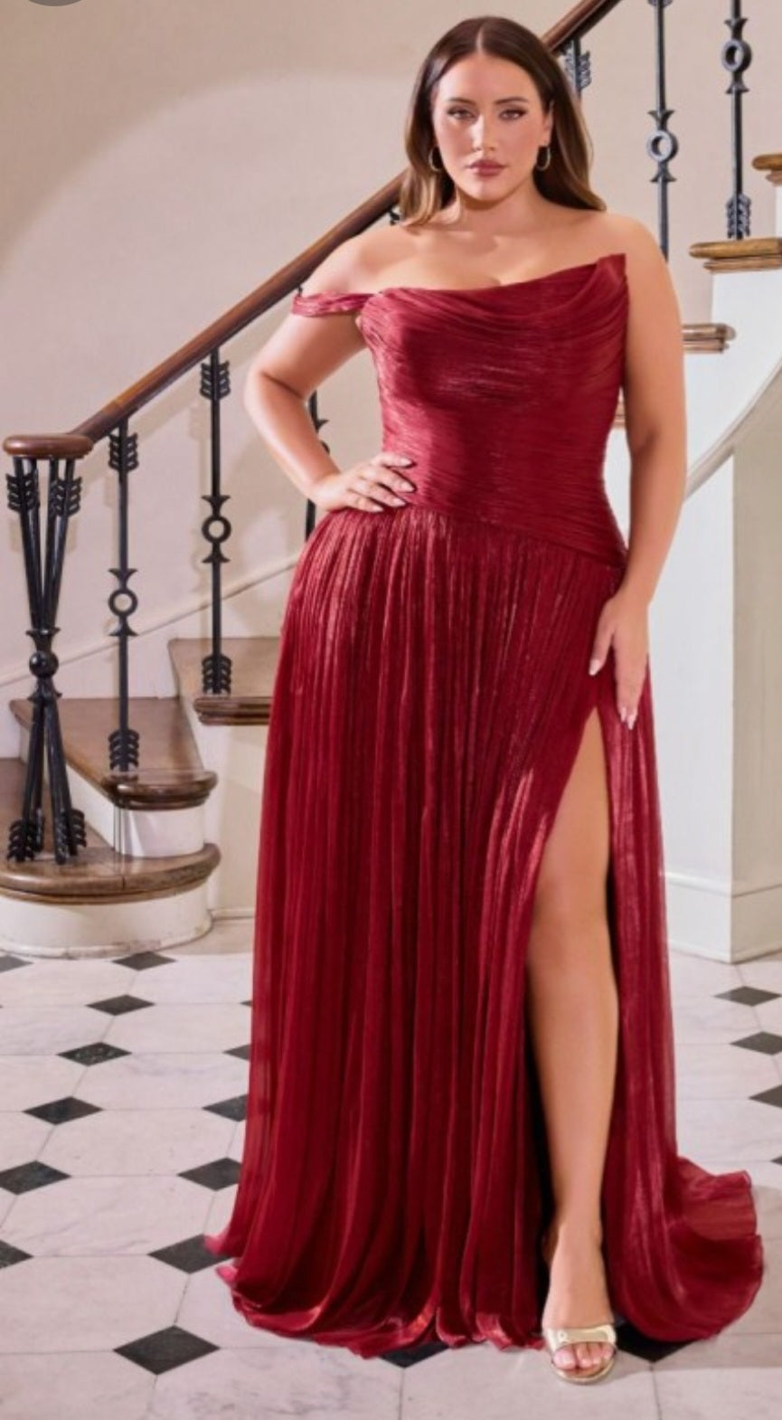 OFF THE SHOULDER STRAPLESS GOWN